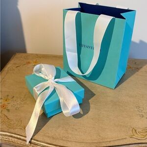 Return to Tiffany, Tiffany Blue Heart Tag Bead Bracelet in silver. Size Large